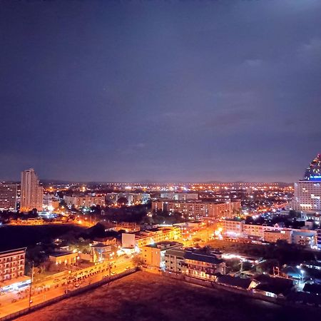Sea View Beachfront Condos Pattaya ジョムティエンビーチ エクステリア 写真