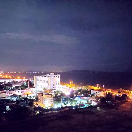 Sea View Beachfront Condos Pattaya ジョムティエンビーチ エクステリア 写真