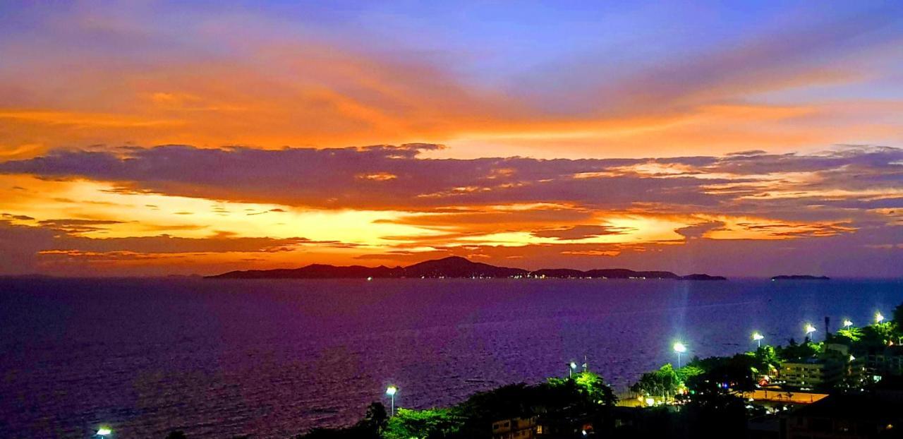 Sea View Beachfront Condos Pattaya ジョムティエンビーチ エクステリア 写真