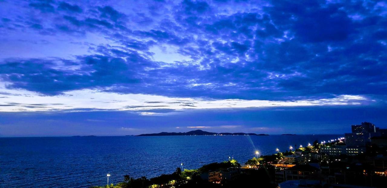 Sea View Beachfront Condos Pattaya ジョムティエンビーチ エクステリア 写真