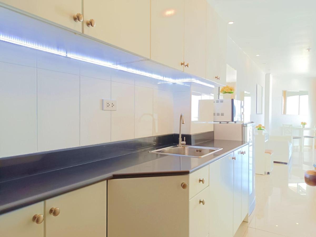 Sea View Beachfront Condos Pattaya ジョムティエンビーチ エクステリア 写真