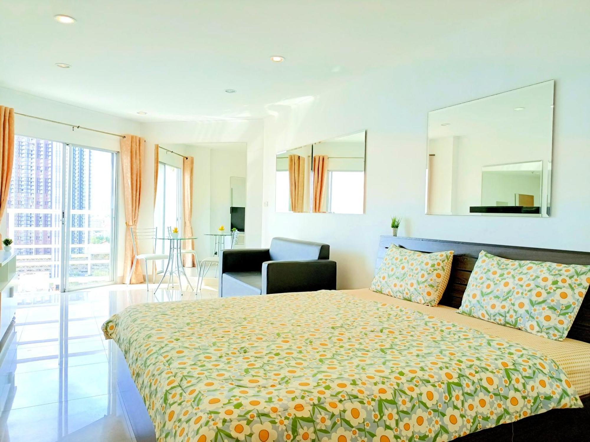 Sea View Beachfront Condos Pattaya ジョムティエンビーチ エクステリア 写真