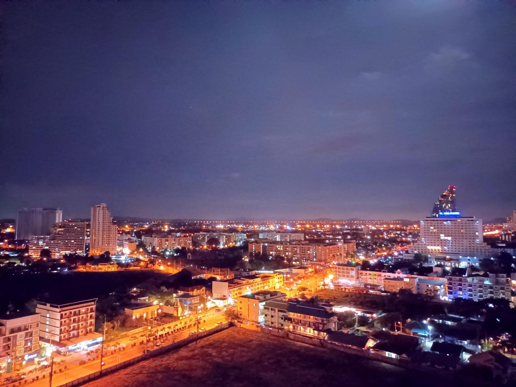 Sea View Beachfront Condos Pattaya ジョムティエンビーチ エクステリア 写真