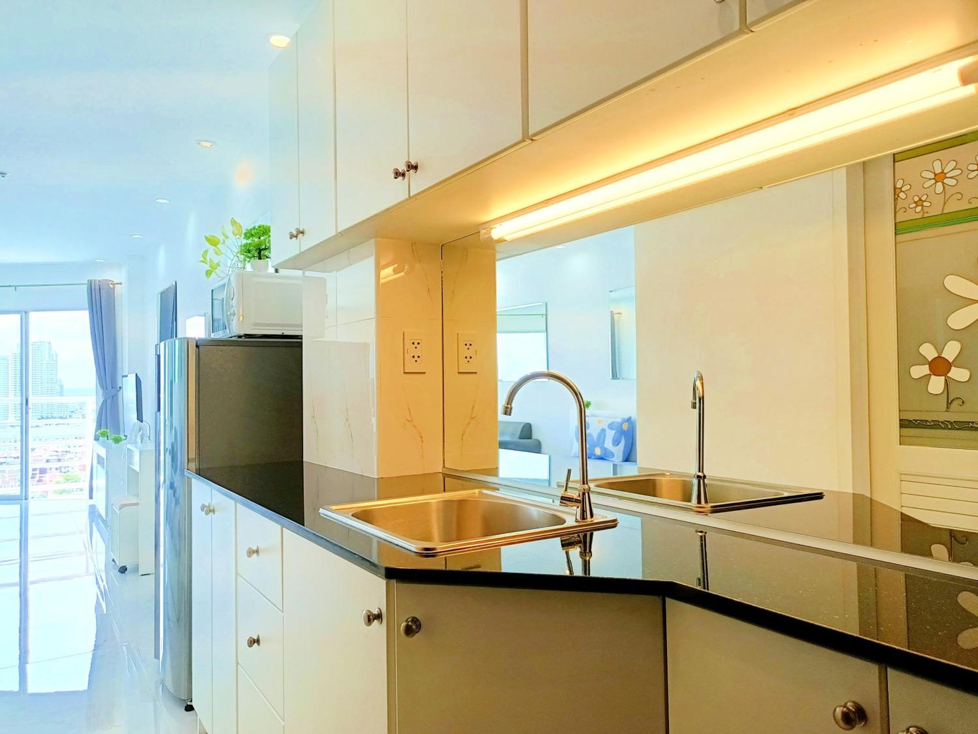Sea View Beachfront Condos Pattaya ジョムティエンビーチ エクステリア 写真