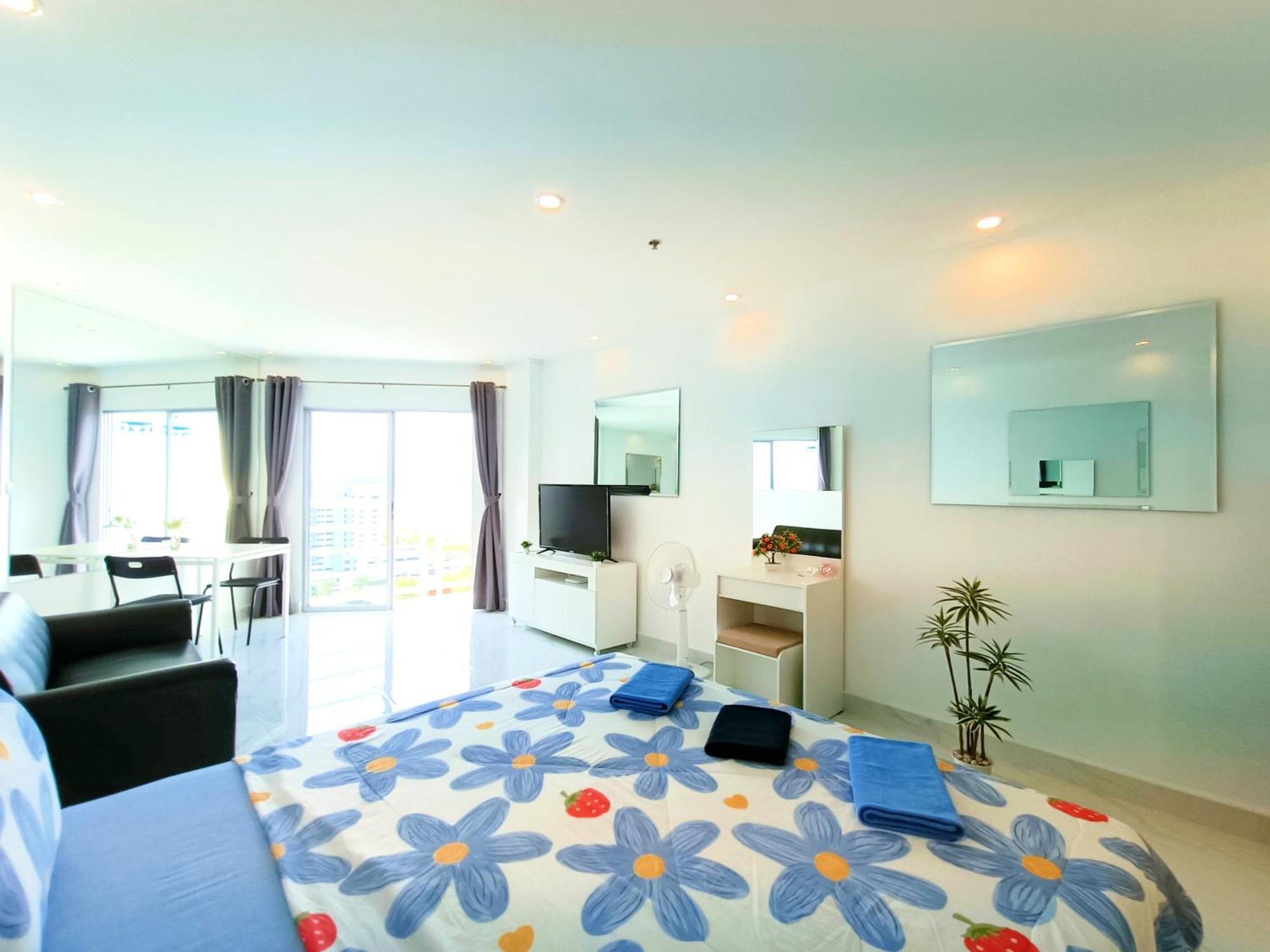 Sea View Beachfront Condos Pattaya ジョムティエンビーチ エクステリア 写真