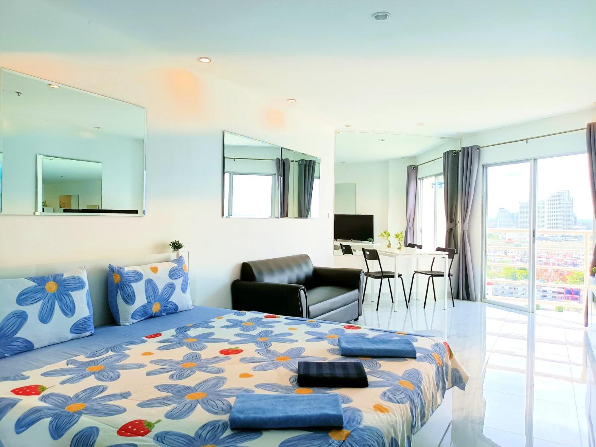 Sea View Beachfront Condos Pattaya ジョムティエンビーチ エクステリア 写真