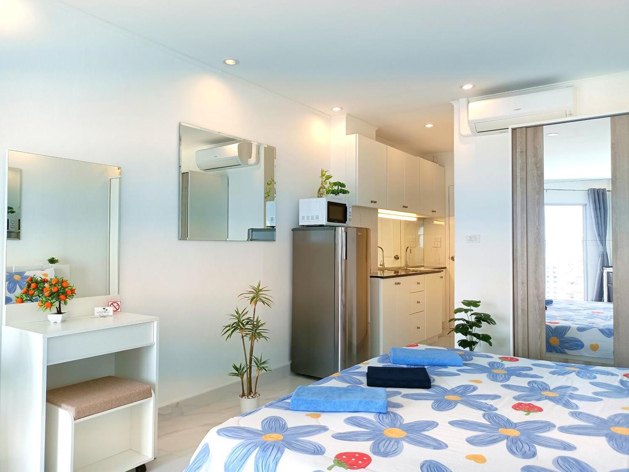 Sea View Beachfront Condos Pattaya ジョムティエンビーチ エクステリア 写真