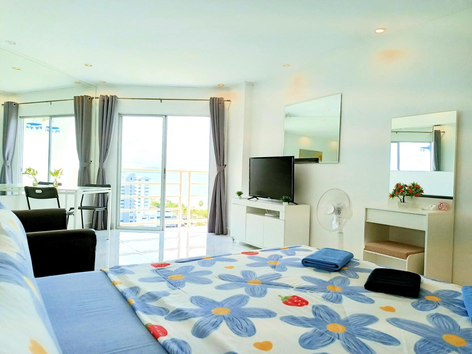Sea View Beachfront Condos Pattaya ジョムティエンビーチ エクステリア 写真