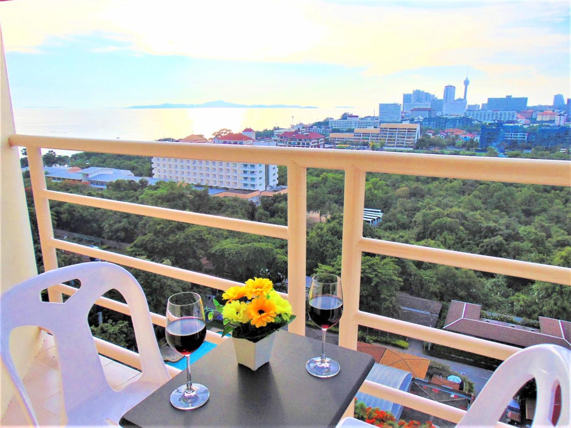 Sea View Beachfront Condos Pattaya ジョムティエンビーチ エクステリア 写真