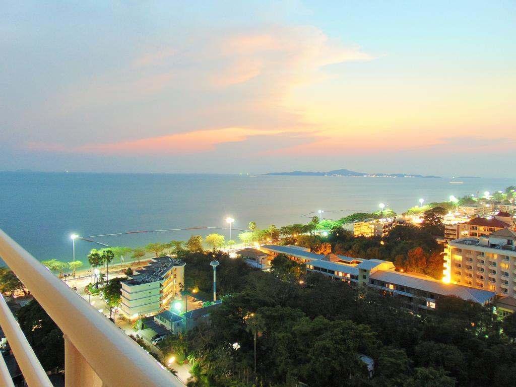 Sea View Beachfront Condos Pattaya ジョムティエンビーチ エクステリア 写真